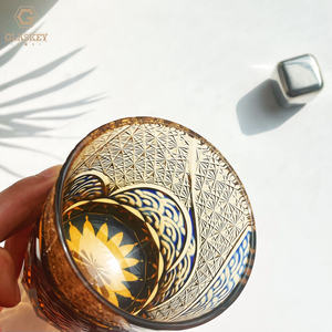 Verre à <span class=keywords><strong>whisky</strong></span> <span class=keywords><strong>japonais</strong></span> sculpté à la main Moon Sea Connected Amber Crystal Handmade Glass Shot Glass Tumbler Cup - Product Image 3