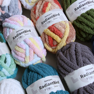 Domi Sợi Thương Hiệu Tùy Chỉnh Chân Không Đóng Gói Thấp Chi Phí Vận Chuyển Ngón Tay Hiển Thị 226G Cho Crochet Đệm Chăn Chunky Chenille Sợi - Product Image 1