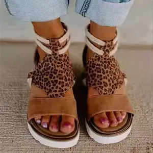 Kadın sandalet yaz kadın leopar desen kama sandalet moda tasarım bayanlar slaytlar açık ayakkabı