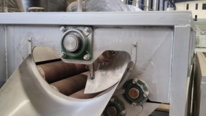 Machine a eplucher le <span class=keywords><strong>manioc</strong></span> utilisé pour enlever les couchers du <span class=keywords><strong>manioc</strong></span> afin de produire du gari et de la <span class=keywords><strong>farine</strong></span> de <span class=keywords><strong>manioc</strong></span> - Product Image 3