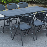 Table pliante légère en HDPE, design peu encombrant pour la salle à manger intérieure/extérieure et l'utilisation en cour