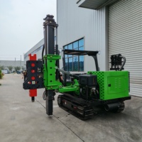 Équipé de modes de martelage et de forage rotatif, appareil de forage pour le piquage, le tirage et le forage par tarière dans les travaux de fondations solaires