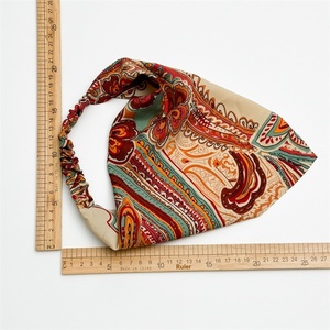 Foulard per <span class=keywords><strong>Capelli</strong></span> Bandane per Donne Accessori per <span class=keywords><strong>Capelli</strong></span> alla Moda con Motivi Floreali Triangolari - Product Image 4