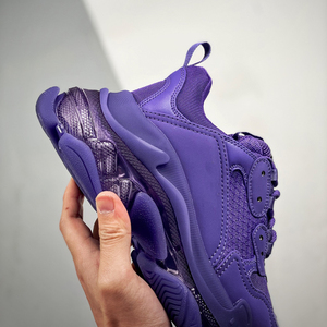 2026 Chaussures de sport triples en cuir de luxe de créateur de premier plan, originales, célèbres et tendance, pour la marche décontractée - Product Image 3