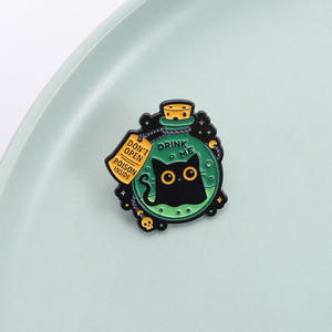 Pin de Esmalte con Diseño de Botella de <span class=keywords><strong>Veneno</strong></span>, NO Abrir, Gato Negro Adorable y Venenoso, Broche, Insignia de Solapa, Regalo de Graduación para Amigos - Product Image 5