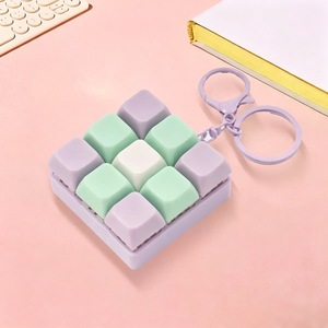 Juguete Sensorial Antiestrés Kawaii 9 en 1 con Botones Mecánicos de Teclado, Juguete de Descompresión Portátil con Sonido de Clic, Llavero - Product Image 6