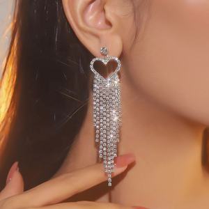 Pendientes Largos de Moda Europea y Americana con Diseño de Mariposa, Borla de Melocotón Exagerada, Cadena de Garra con Diamantes de Imitación - Product Image 2