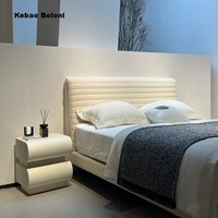 Ensemble de lit de luxe avec tête de lit réglable en bois, cadre en bois, rembourrage en tissu doux, design moderne, literie personnalisable pour chambre à coucher