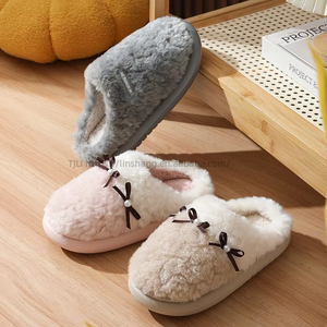 Nuevas Pantuflas Cálidas de Invierno con Lazo de Perlas para Mujer, Pantuflas de Casa para Parejas, Pantuflas Peludas para Dormitorio - Product Image 2