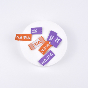 <span class=keywords><strong>Etiquetas</strong></span> <span class=keywords><strong>de</strong></span> tela personalizadas <span class=keywords><strong>para</strong></span> prendas <span class=keywords><strong>de</strong></span> vestir, <span class=keywords><strong>etiquetas</strong></span> tejidas plegables al centro <span class=keywords><strong>para</strong></span> pantalones y <span class=keywords><strong>ropa</strong></span>, compatibles con pedidos pequeños - Product Image 5