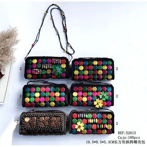 Borsa rettangolare a tracolla in guscio di cocco 19,5x9,5x5,3 cm con bottoni colorati per donna, accessorio di moda - Product Image 3