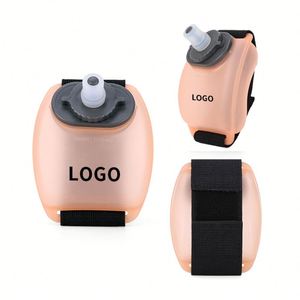 Bouteille d'eau pour poignet, mains libres, en silicone, portable, compacte, légère, avec logo personnalisé, bouteille d'eau pour poignet pour le cyclisme, cadeau - Product Image 1