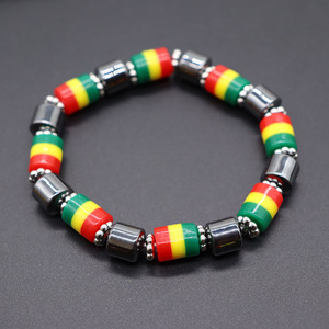 Bracelets ethniques africains rouges, jaunes et verts, style Rasta, élastiques, en bois, verre et pierre, avec drapeau et lettres Jamaïques - Product Image 5