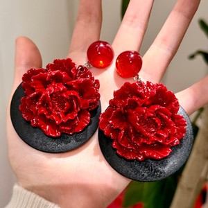 Pendientes de Flores Rojas de Resina Acrílica, Joyería de Moda para Mujer, Estilo Moderno para Fiestas - Product Image 3