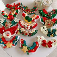 Collier de Noël en gros pour animaux de compagnie (chats et chiens) – Ornement en peluche étoile avec clochette de Père Noël, ruban et nœud, en laine tricotée, chaud et décoratif pour l'hiver – Accessoire pour animaux de compagnie