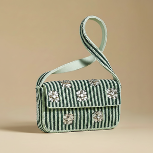 Bolso Bandolera Bordado Ligero Hecho a Mano con Acabado de Cuentas, Forma Cuadrada, Personalizable - Product Image 1