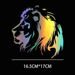 Calcomanía Personalizada para Automóvil con Perfil de León Majestuoso, Vinilo Impermeable con Color Arcoíris y Protección de Pintura - Product Image 2