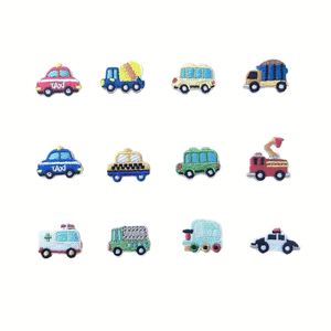 Patchs brodés thermocollants DIY miniatures colorés de voitures et camions de dessin animé, 1-3 cm, pour chapeaux, porte-clés et sacs - Product Image 1