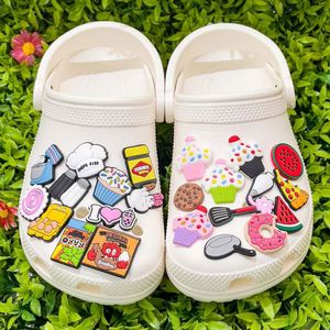 Breloques de chaussures en PVC à thèmes multiples, design personnalisé, vente en gros, boutons détachables DIY, décorations 2D mignonnes et tendance - Product Image 1