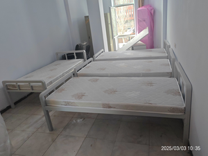 Lit en acier robuste avec sommier en bois, design moderne pour hôtel, appartement, chambre et école, assemblage facile KD - Product Image 6