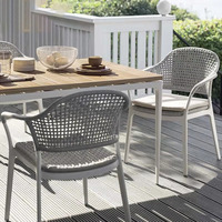 Ensemble de salle à manger d'extérieur en bois massif de style minimaliste nordique pour café, jardin, patio, balcon et cour