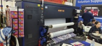 Plotter de Formato Grande y Estable de 1800 mm para Ropa Deportiva, Camisetas, Trajes de Baño, Impresoras de Inyección de Tinta de Fábrica de 1.9 m, 8 Impresoras de Sublimación I3200