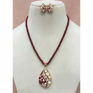 Ensemble de pendentifs en plaqué or véritable Kundan de qualité supérieure avec boucles d'oreilles pour femmes Bijoux de créateur pour mariage et fête - Product Image 1