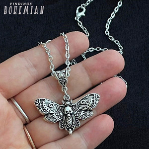 Collar con colgante de la polilla de la muerte, cadena de 18 pulgadas, calavera de azúcar, mariposa gótica, Roca, Emo, gótico, Color plata, cadena fuerte de 18 pulgadas - Product Image 3
