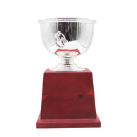 Trophée de championnat surdimensionné MVP en alliage de zinc de qualité supérieure, conçu sur mesure, avec base marron-rouge et finition argentée moulée sous pression