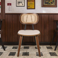 Table à manger et chaises en bois de style rétro américain pour les cafés commerciaux et les restaurants de desserts au thé au lait