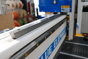 เครื่องแกะสลักไม้ CNC แบบหัวเดียว 4 แกน รุ่น 1325 สำหรับอะคริลิก ขนาด 4x8 ฟุต พร้อมระบบ DSP PLC มอเตอร์ 3 มิติ - Product Image 5