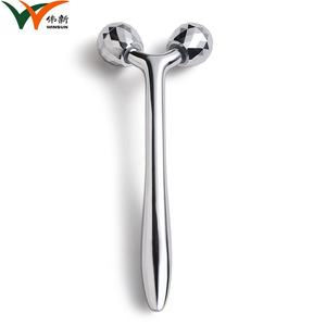 Herramienta de Masaje Metálica Plateada con Doble Rodillo Giratorio 360° en Forma de Y, Nuevo Diseño, Venta al Por Mayor - Product Image 2