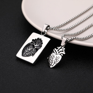 Set di 2 Collane Puzzle, Gioielli per Coppie, Collane con Cuore Anatomico, Regalo per Uomo, Catena in Acciaio Inossidabile, Ciondolo in Lega - Product Image 1