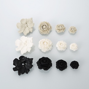 Breloque <span class=keywords><strong>de</strong></span> chaussure populaire en caoutchouc 3D à motif floral, couleur personnalisable et taille <span class=keywords><strong>de</strong></span> 2,5 à 3,5 cm pour la décoration <span class=keywords><strong>de</strong></span> chaussures - Product Image 3