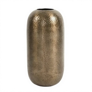 Vase de sol en métal artisanal avec glaçure transparente pour la décoration moderne de la maison par Axiom Home Accents, élégant pour la table - Product Image 1