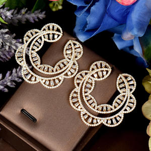 हीवेदर ट्रेंडी घन ज़िरकॉन क्रिस्टल गोल बड़े फूलों की स्टड महिला दुल्हन शादी पार्टी गहने सामान E-465 - Product Image 4