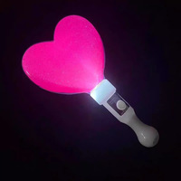 Baguette Lumineuse Étoile à Cinq Branches Fluorescente pour Enfants, Accessoires Lumineux en Forme de Cœur à Bas Prix pour Concerts et Remises de Diplômes, Jouets en Forme de Cœur