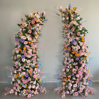 Arche de mariage en gros avec toile de fond florale, arche florale blanche, rouge, rose, arche en forme de corne de fleurs artificielles pour la décoration d'événements
