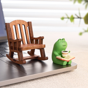 Petite figurine décorative artisanale en résine, style Zakka, grenouille mignonne en position <span class=keywords><strong>de</strong></span> fauteuil à bascule, Prince Grain Reading Car, pour bureau, cadeau d'anniversaire - Product Image 1
