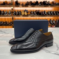 Chaussures habillées classiques en cuir véritable pour hommes, faites à la main, à bout pointu et sculpté, pour affaires, collection 2026