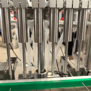 Remplisseuse automatique de flacons de sérum cosmétique 3-30 ml Haute précision Anti-oxydation pour l'acide hyaluronique et l'essence éclaircissante - Product Image 2