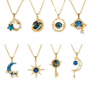 Collana con Ciondolo a Forma di Cuore, Luna e Pianeta in Acciaio Inox Placcato Oro 18k con Zirconi, Gioiello di Lusso per Donna - Product Image 5