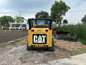 Chargeuse compacte sur chenilles CAT 257B jaune, équipement de construction d'occasion - Product Image 5
