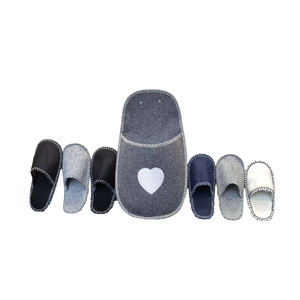 Ensemble de 4 pantoufles en feutre faites à la main pour adultes, homme et femme, confortables, chaudes, antidérapantes, écologiques, colorées, pour les invités - Product Image 3