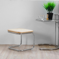 Repose-pieds en rotin avec structure en bois massif et métal, petite table d'appoint, tabouret de changement de chaussures d'entrée de style nordique vintage, table d'angle moderne décorative