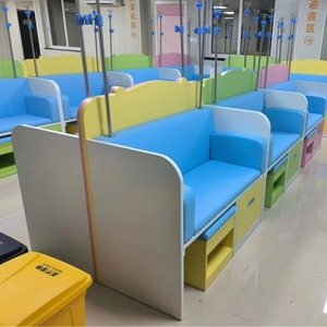 Chaises d'hôpital pour enfants Keming Furniture avec tiroirs, sièges en contreplaqué de bois massif pour cliniques et zones d'infusion - Product Image 4