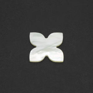 أحجار طبيعية عالية الجودة مخصصة من HanYu حجر برسيم مدبب من أربع أوراق لؤلؤ - Product Image 4