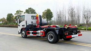 Camión de basura Isuzu de 10 toneladas con brazo gancho, camión de basura con brazo gancho, camión de basura con elevador de gancho, camión de basura con plataforma deslizante, camión de basura con contenedor desmontable - Product Image 4