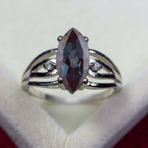 Bague de fiançailles en Alexandrite, coupe Marquise, solitaire, pierre de naissance de juin, en argent sterling 925, cadeau de mariage pour elle - Product Image 1