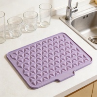 Tapis de séchage multifonctionnel réutilisable en silicone de qualité alimentaire pour comptoir de cuisine domestique avec rebord de drainage intégré
